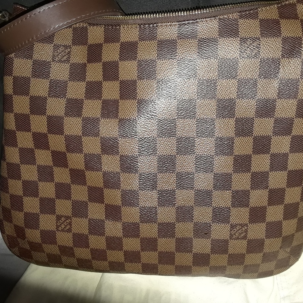 LV Damier